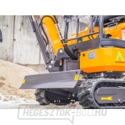 Mini kotrógép Baugarden BG1700.01 Kubota, kanál 400 mm, hidraulikus hüvelykujj tartó Előnézet 