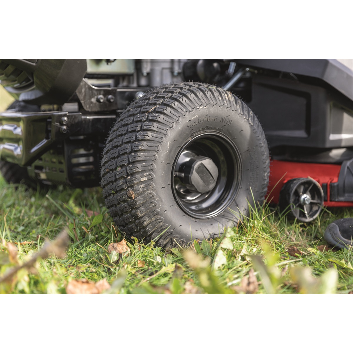 Scheppach TMR 452-98H-RD fűnyíró traktor 98 cm hátsó kidobással és hidrosztatikus sebességváltóval Előnézet 