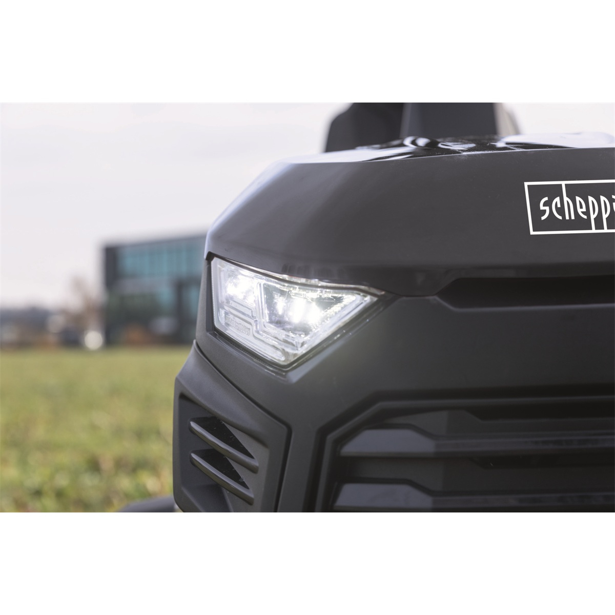 Scheppach TMR 452-98H-RD fűnyíró traktor 98 cm hátsó kidobással és hidrosztatikus sebességváltóval Előnézet 
