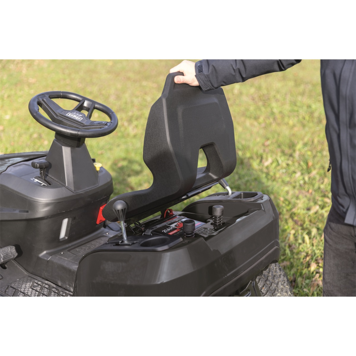 Scheppach TMR 452-98H-SD fűnyíró traktor 98 cm oldalsó kidobással és hidrosztatikus sebességváltóval Előnézet 
