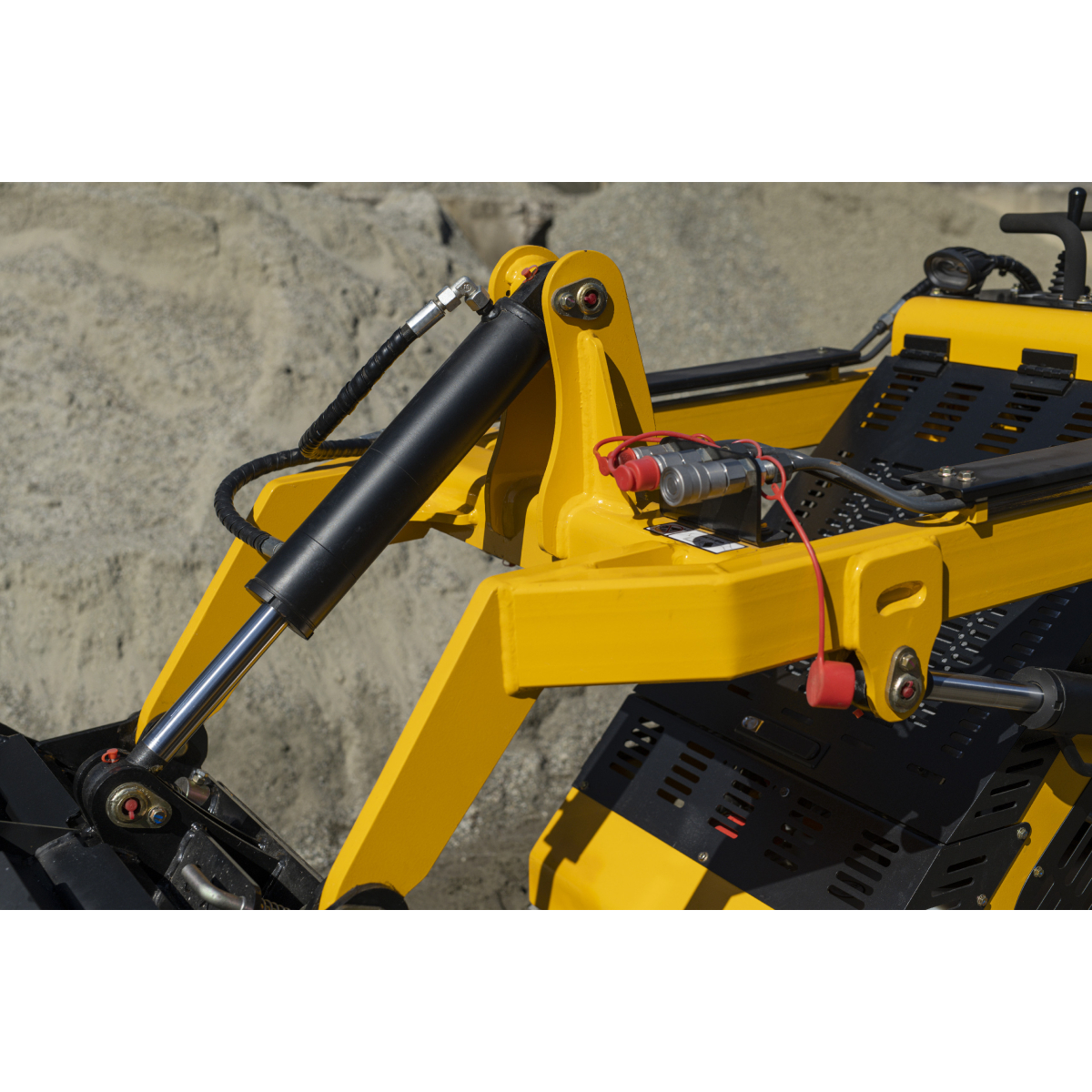 Mini lánctalpas rakodógép BAUGARDEN 323T Briggs&Stratton kanál 850mm Előnézet 