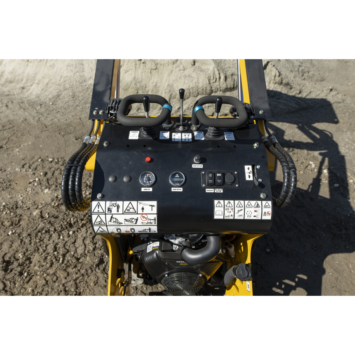 Mini lánctalpas rakodógép BAUGARDEN 323T Briggs&Stratton kanál 850mm Előnézet 