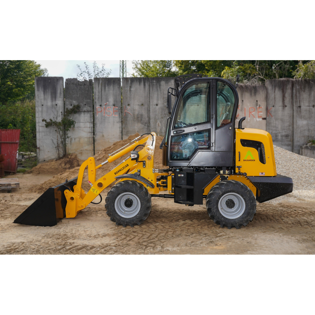 BAUGARDEN BGKN12CAB kerekes rakodó + 1480 mm-es kanál + hidraulikus szorító