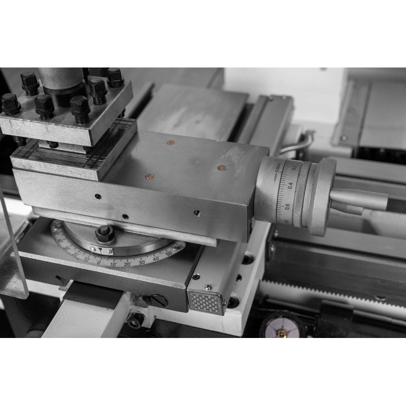 SKF-750M - Kombinált fémesztergák mozgatható maróberendezéssel Előnézet 